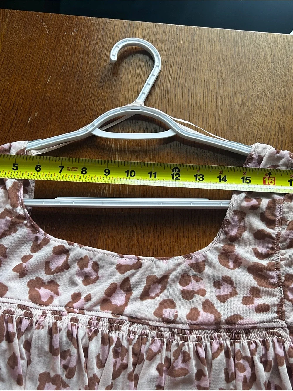 Women's Pink leopard crop top medium